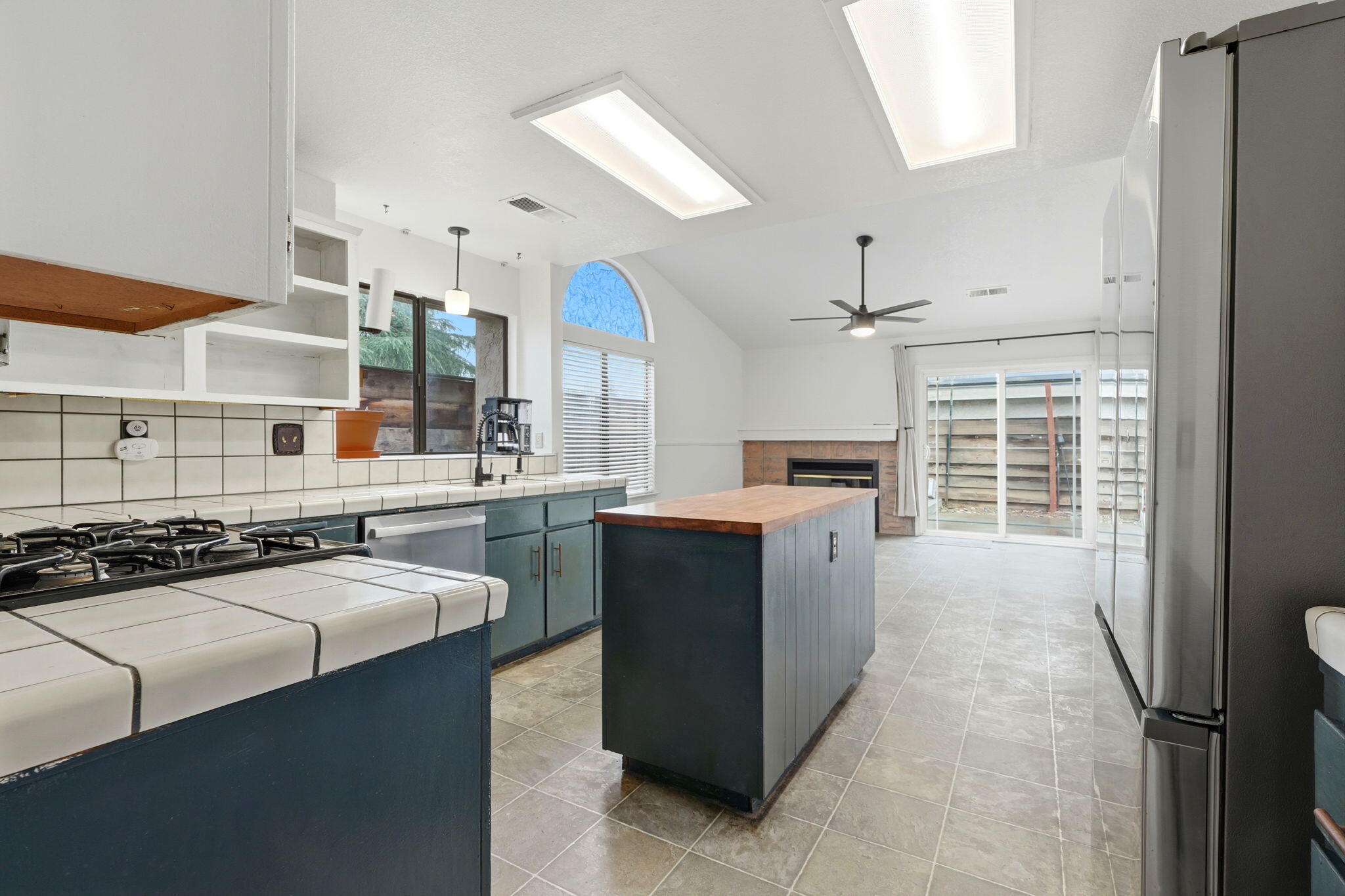 1804 E Vine Ave, Visalia, CA 93292