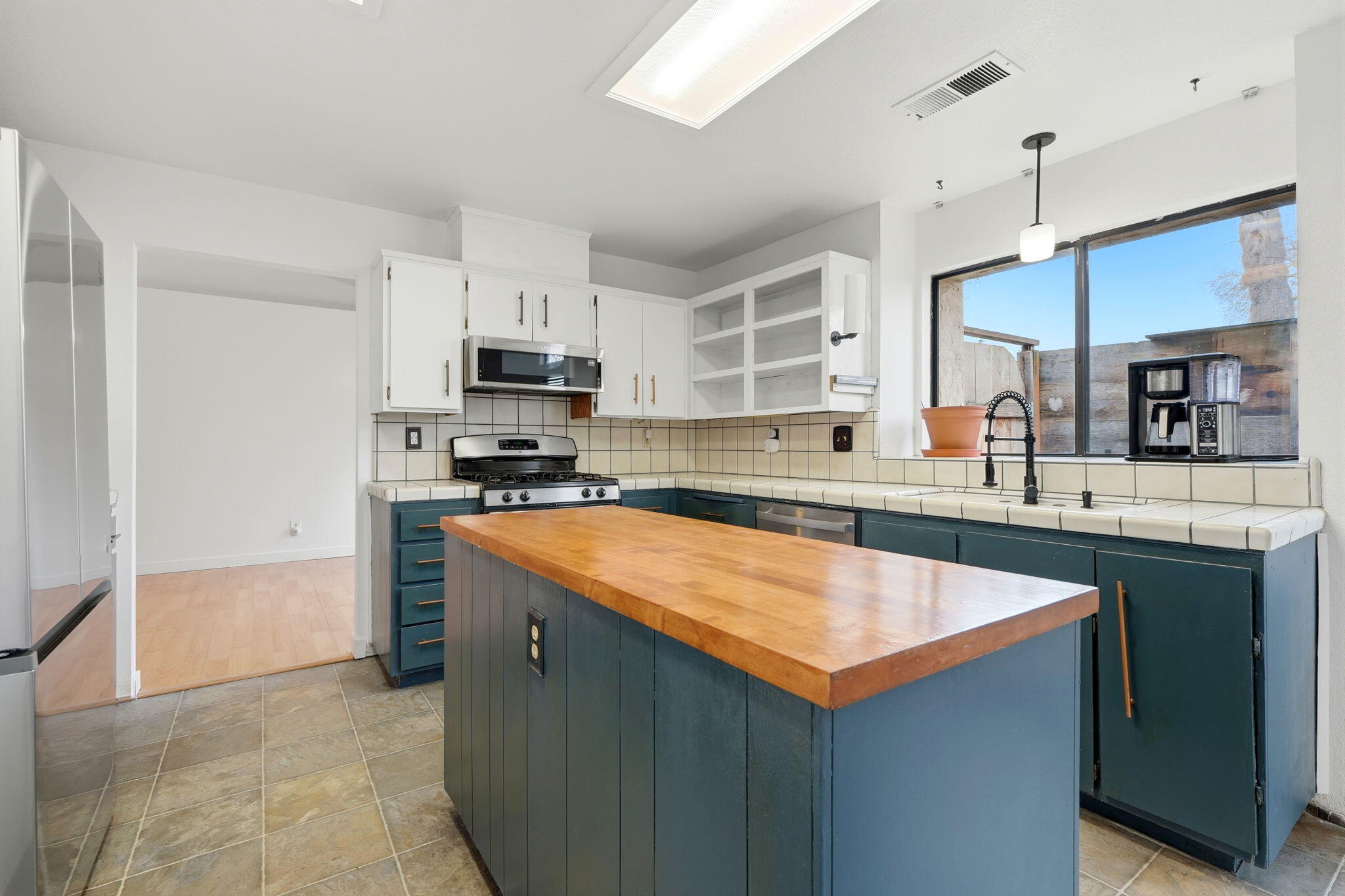 1804 E Vine Ave, Visalia, CA 93292