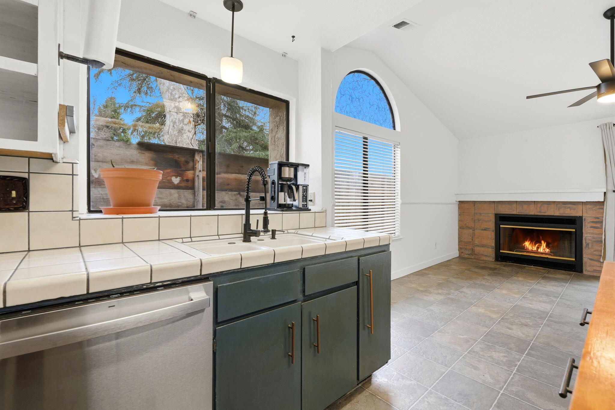 1804 E Vine Ave, Visalia, CA 93292