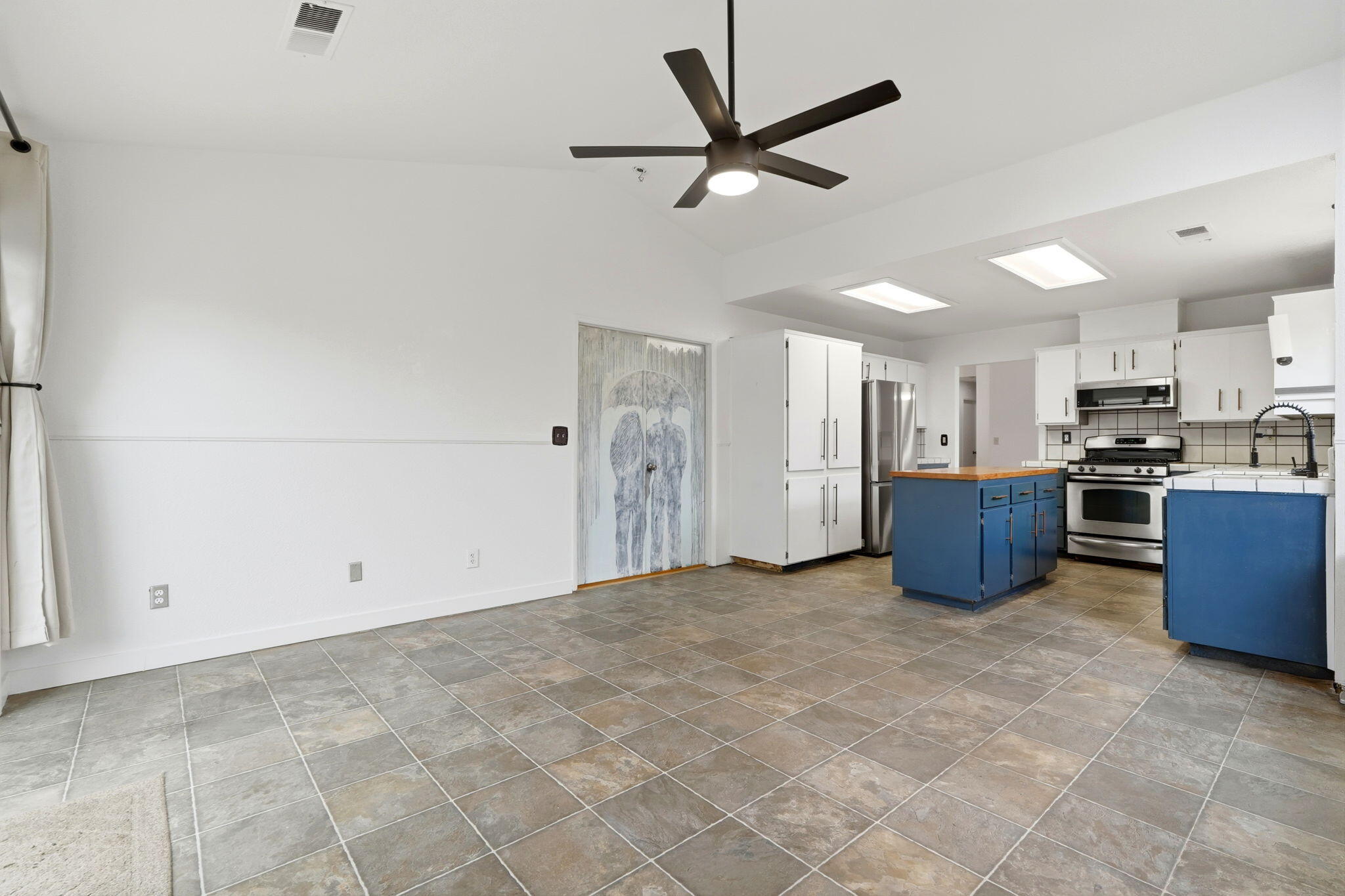 1804 E Vine Ave, Visalia, CA 93292