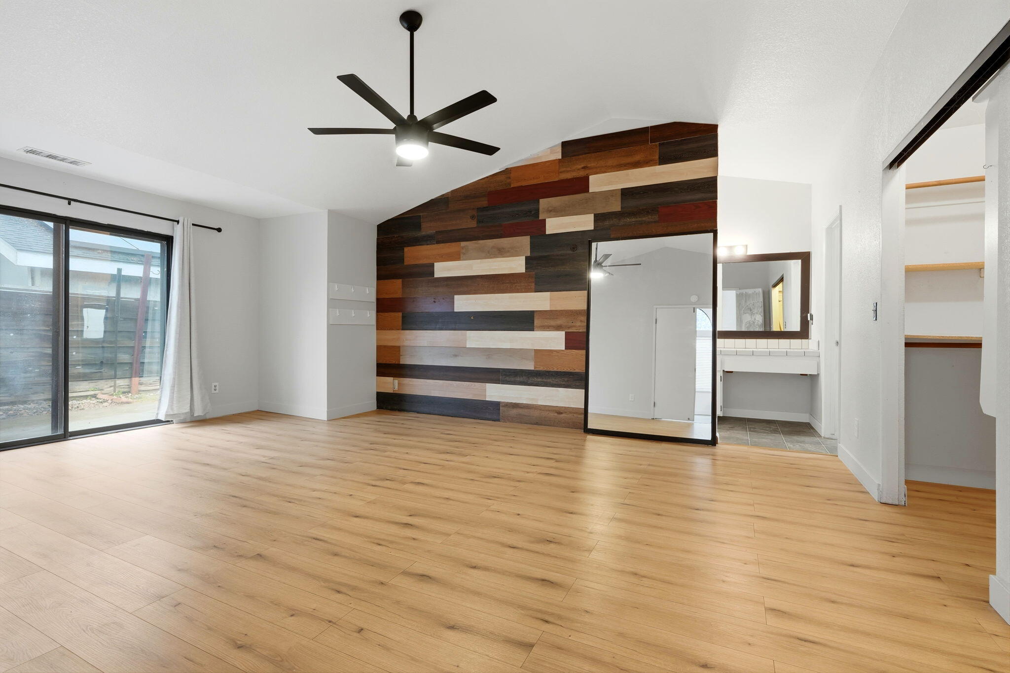 1804 E Vine Ave, Visalia, CA 93292