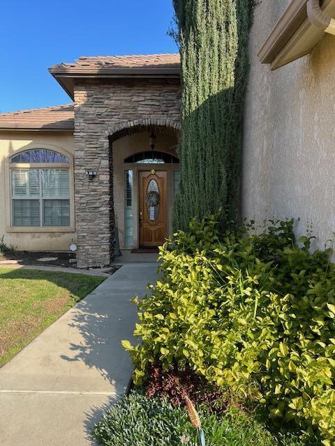 3242 W W Oakridge Ave, Visalia, CA 93291