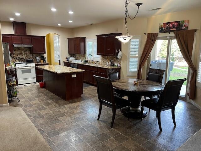 3242 W W Oakridge Ave, Visalia, CA 93291