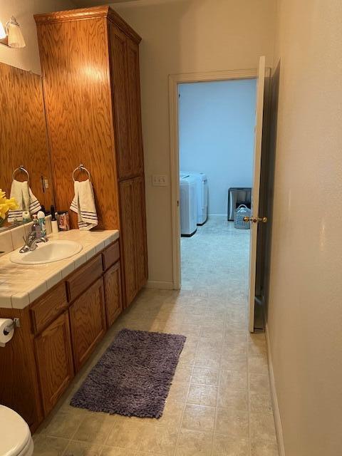 3242 W W Oakridge Ave, Visalia, CA 93291