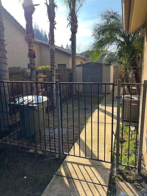 3242 W W Oakridge Ave, Visalia, CA 93291