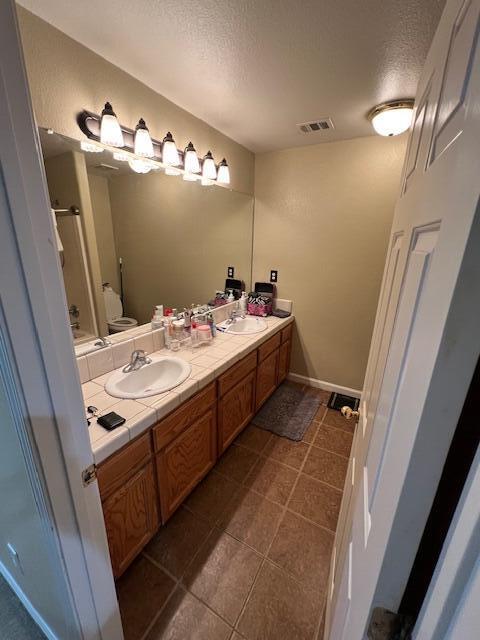 3242 W W Oakridge Ave, Visalia, CA 93291