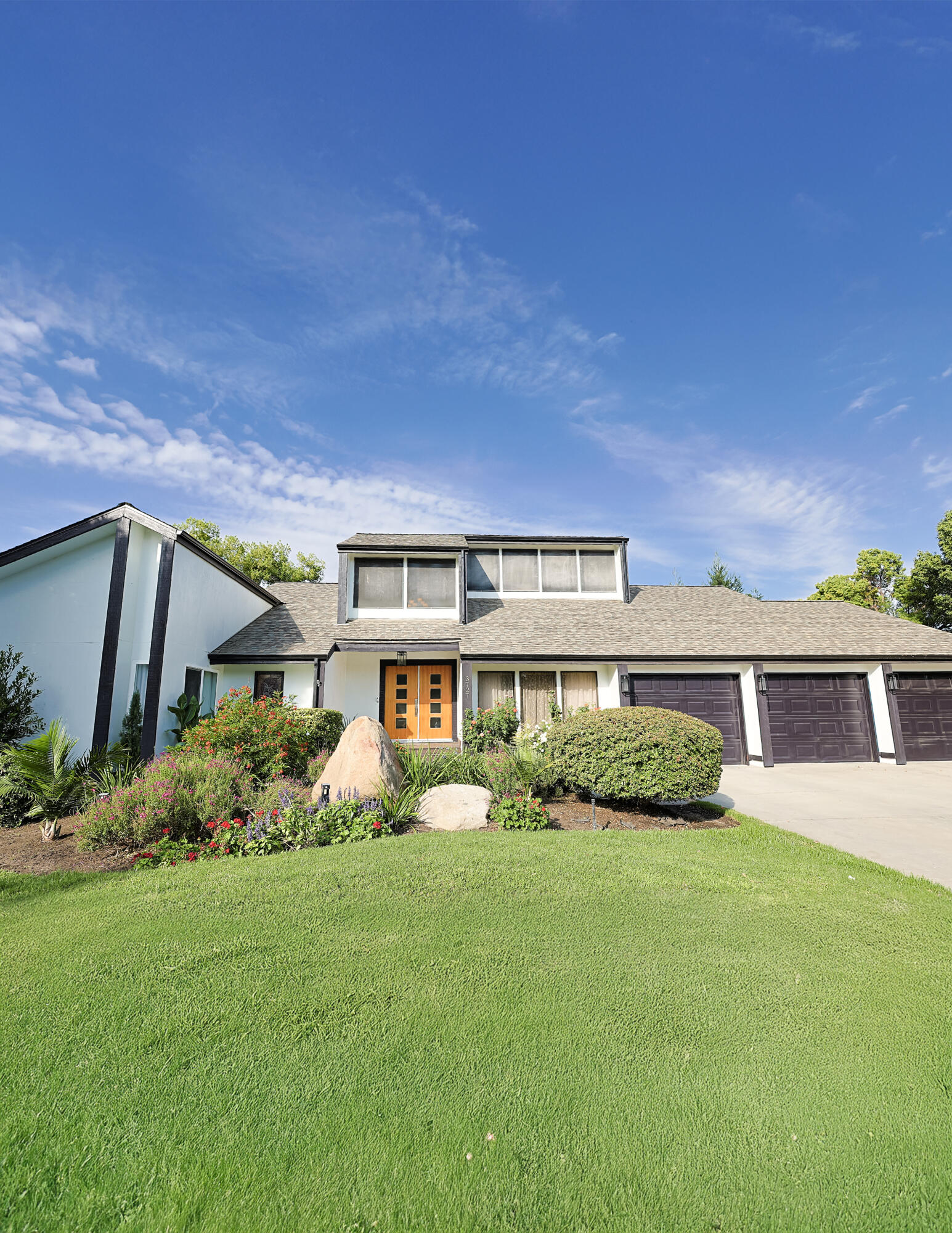 3727 W Mill Creek Dr, Visalia, CA 93291