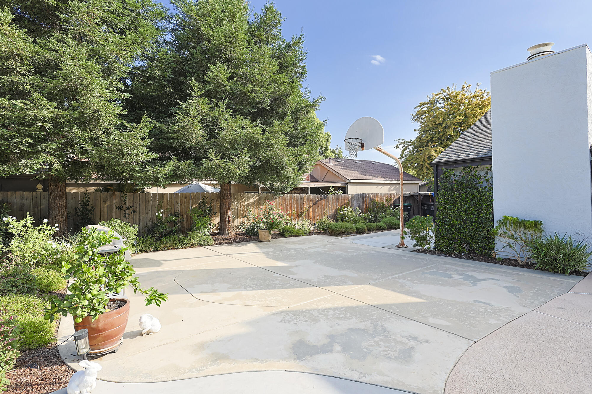 3727 W Mill Creek Dr, Visalia, CA 93291