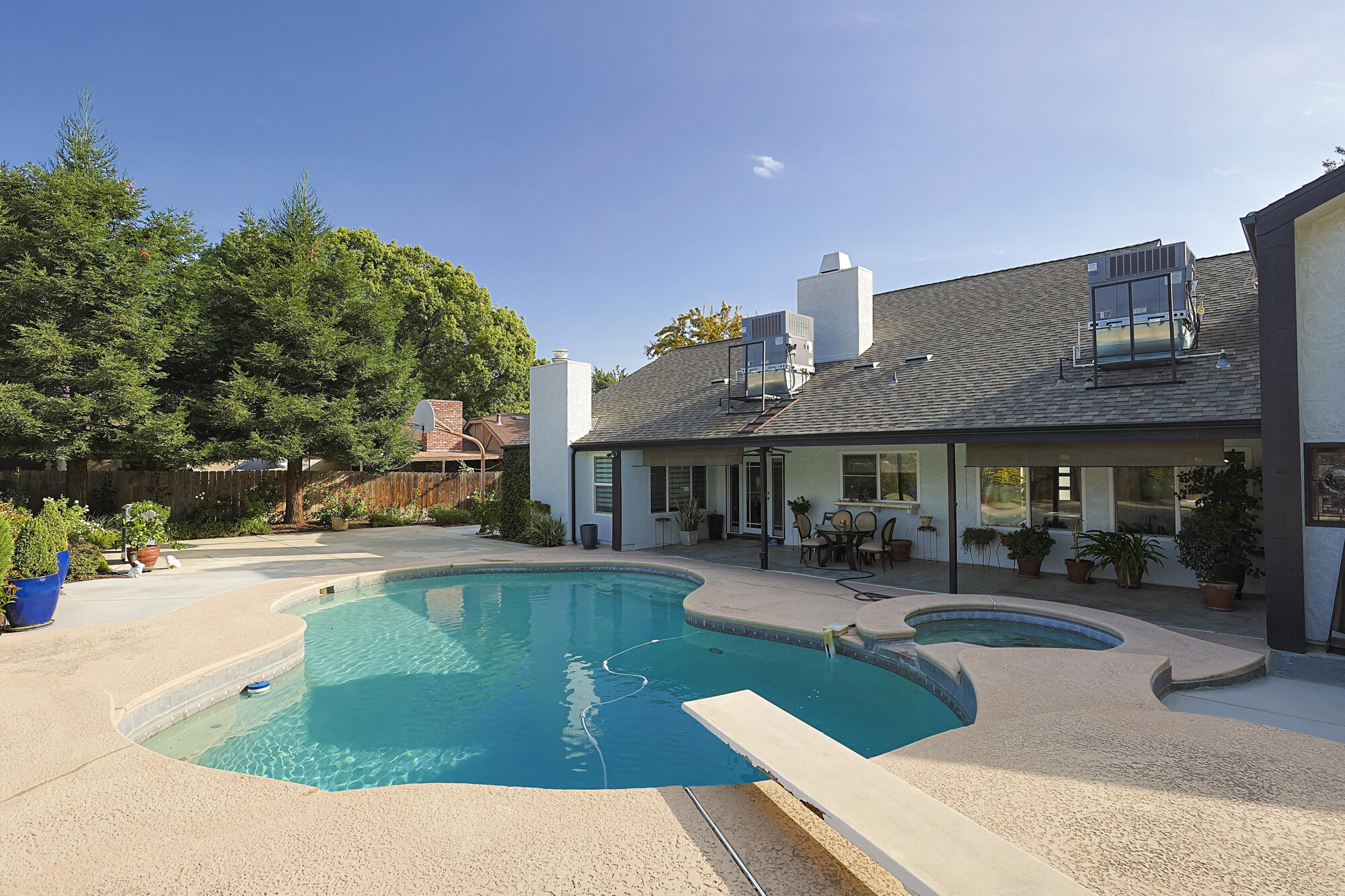 3727 W Mill Creek Dr, Visalia, CA 93291