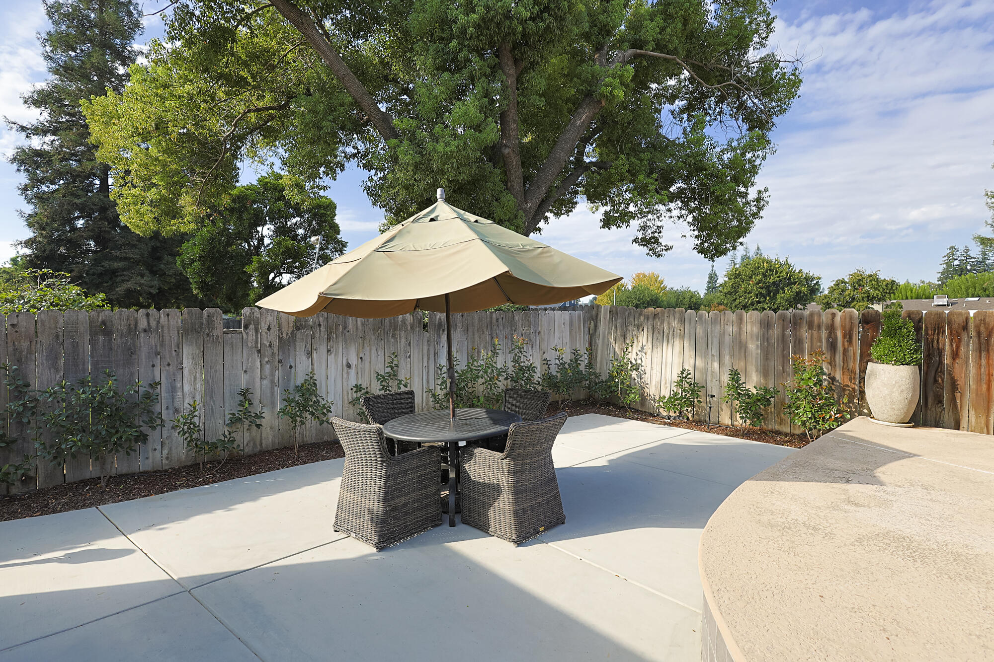 3727 W Mill Creek Dr, Visalia, CA 93291