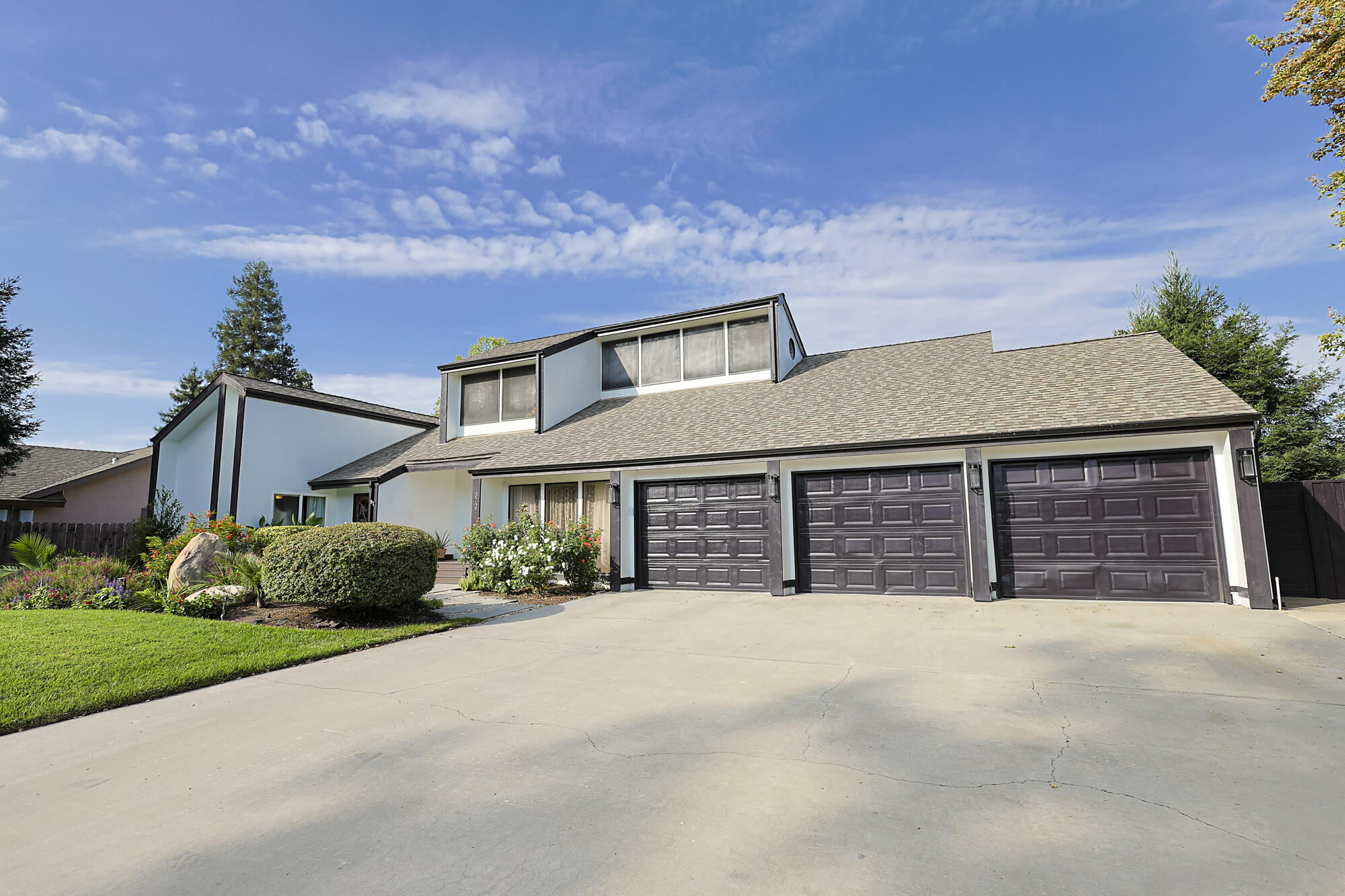 3727 W Mill Creek Dr, Visalia, CA 93291