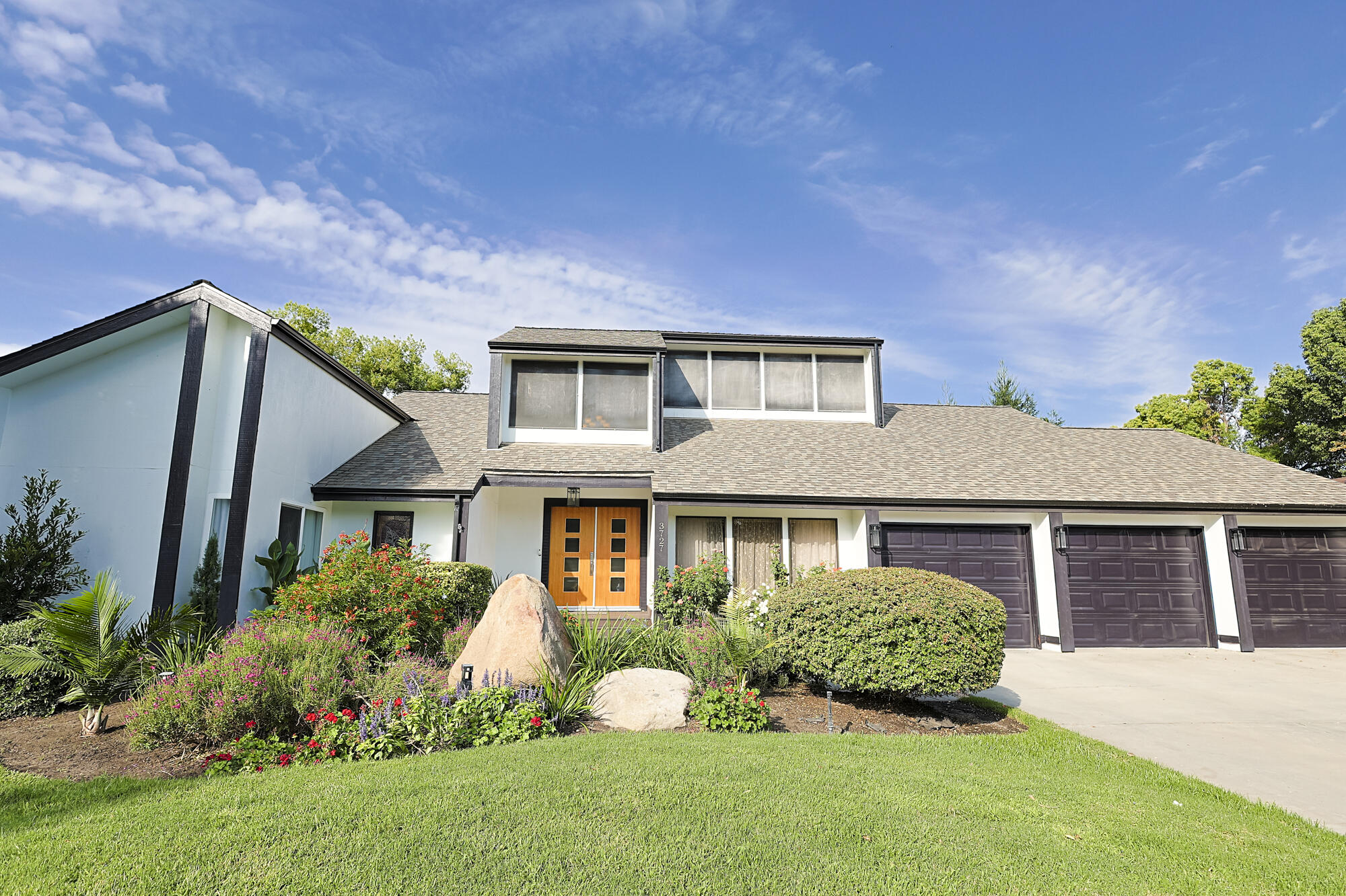 3727 W Mill Creek Dr, Visalia, CA 93291