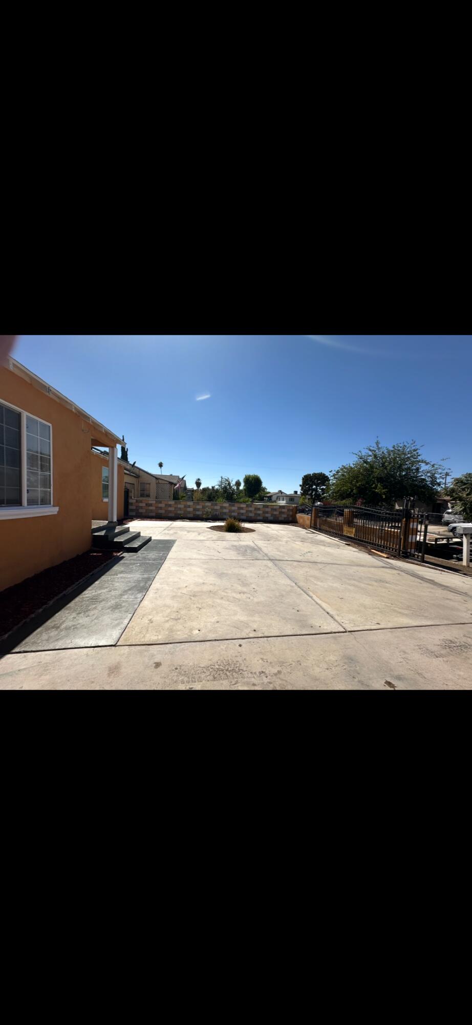 1811 Radiance Dr, Bakersfield, CA 93304