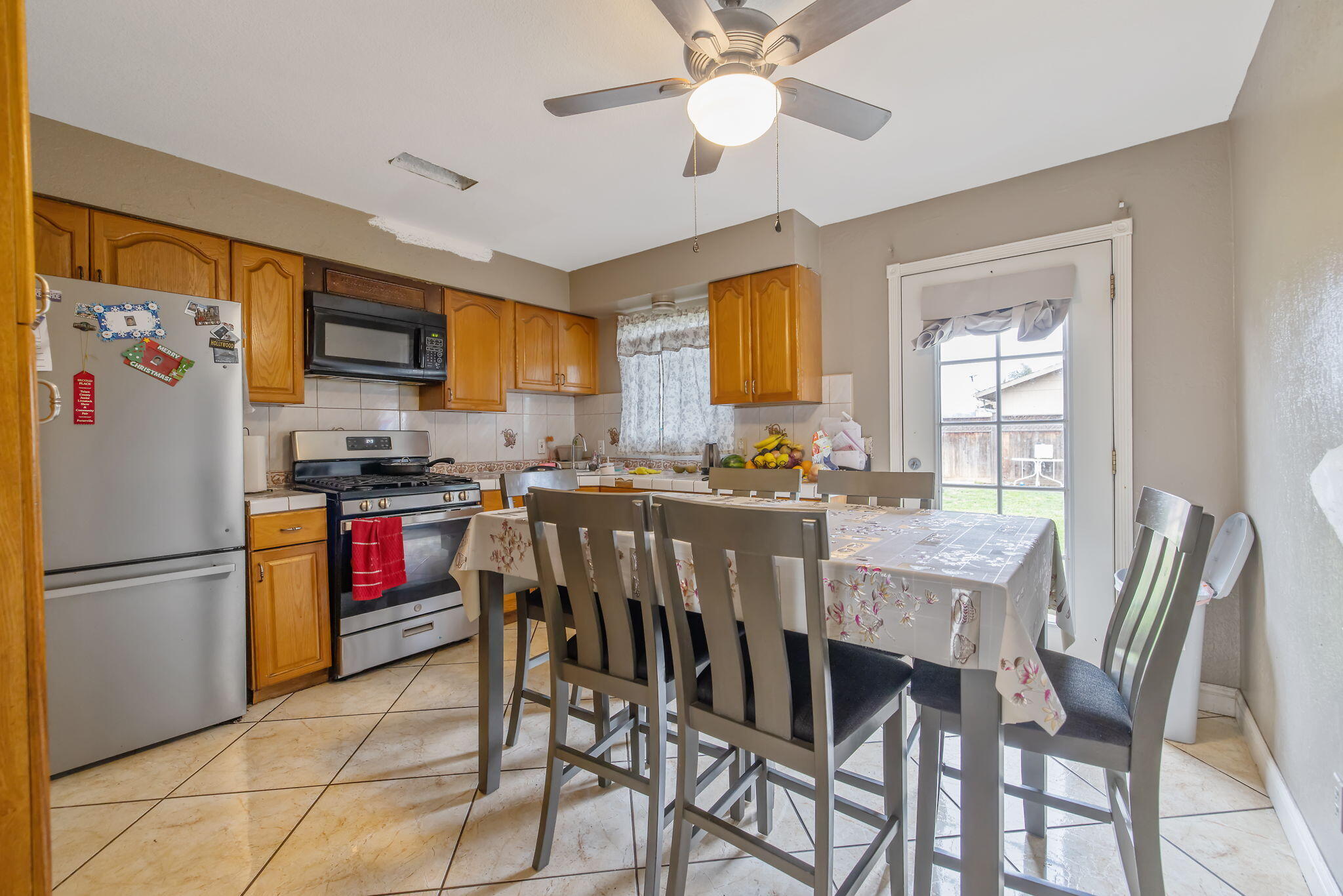 1092 Sherman Ct, Lindsay, CA 93247