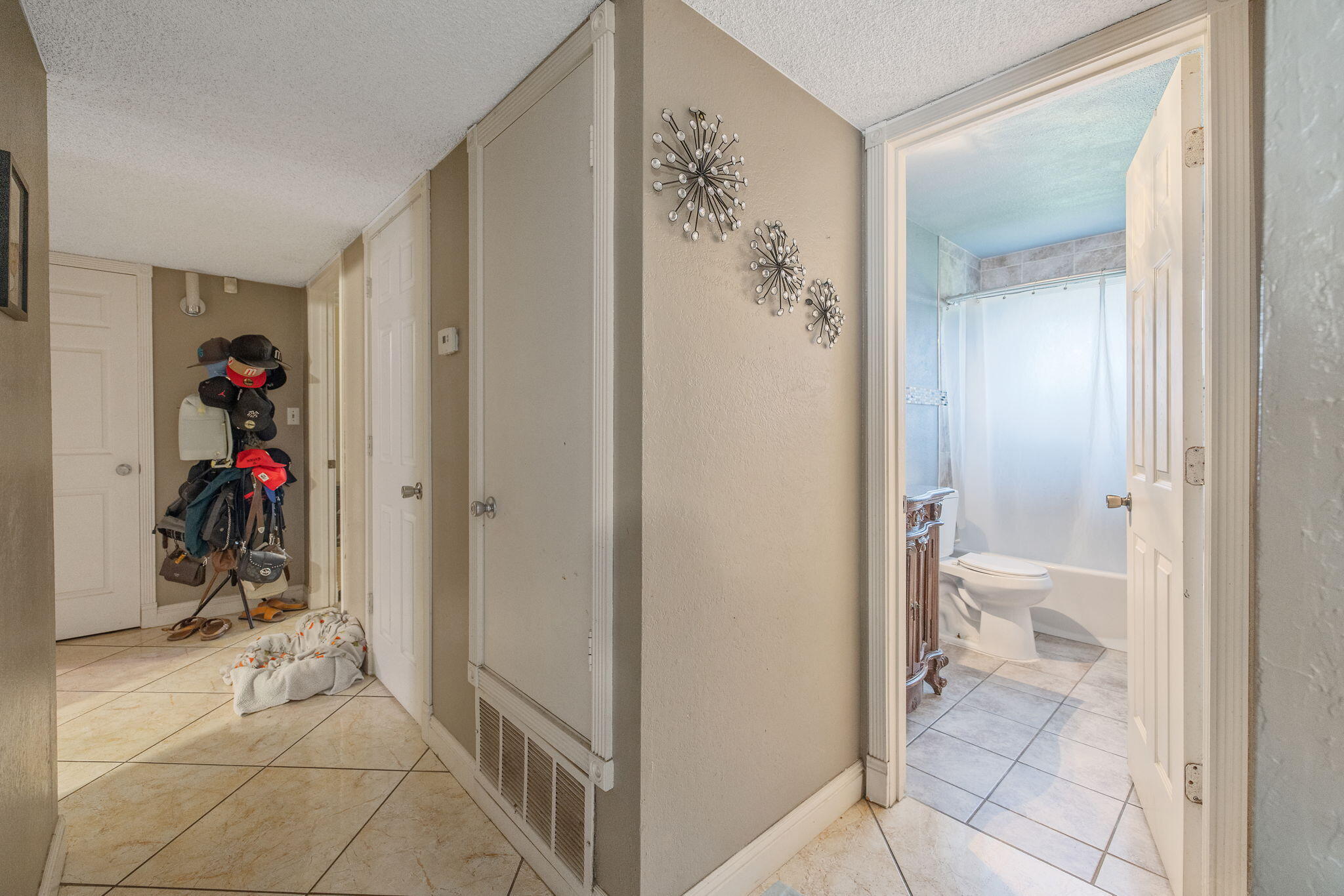 1092 Sherman Ct, Lindsay, CA 93247