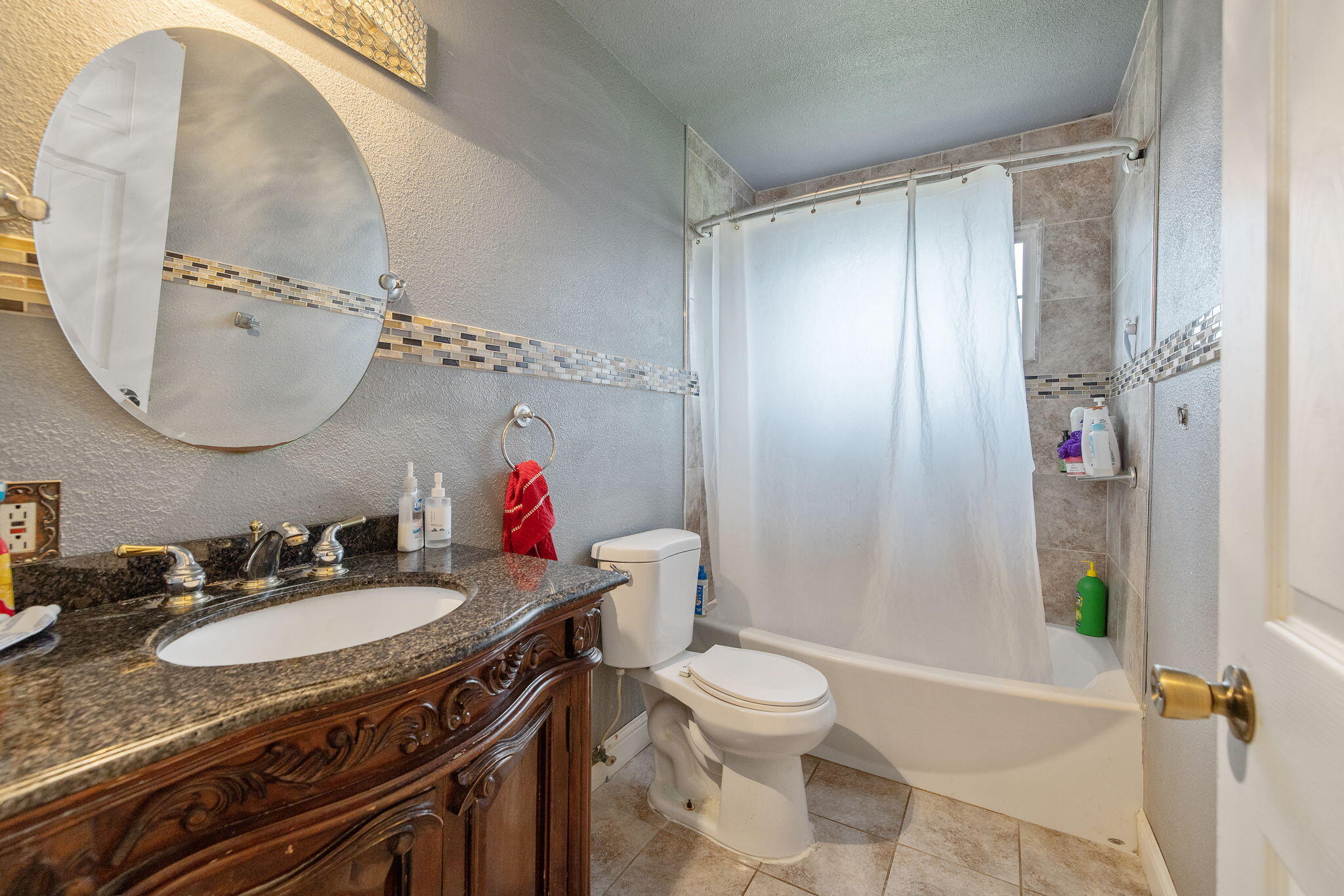 1092 Sherman Ct, Lindsay, CA 93247