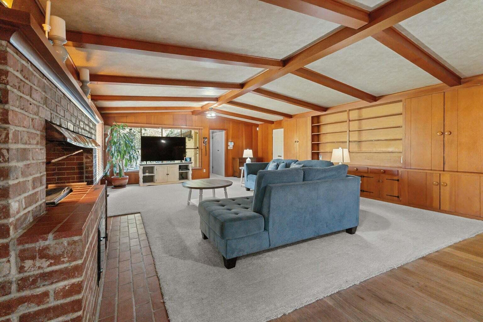 531 E Walnut St, Exeter, CA 93221