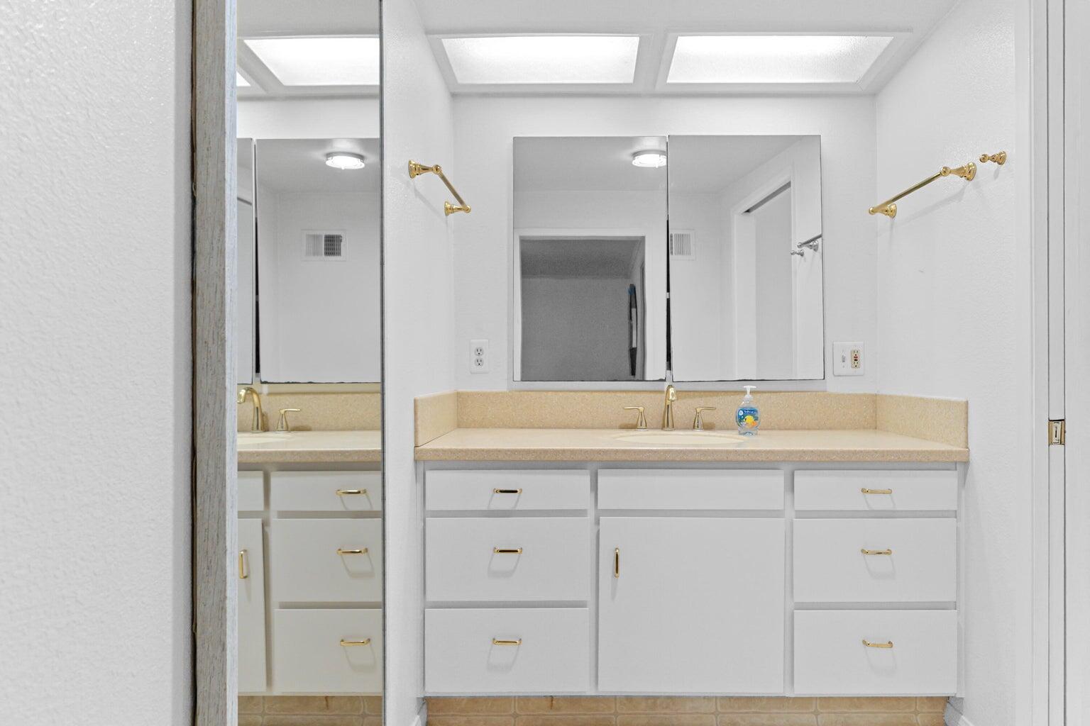 531 E Walnut St, Exeter, CA 93221