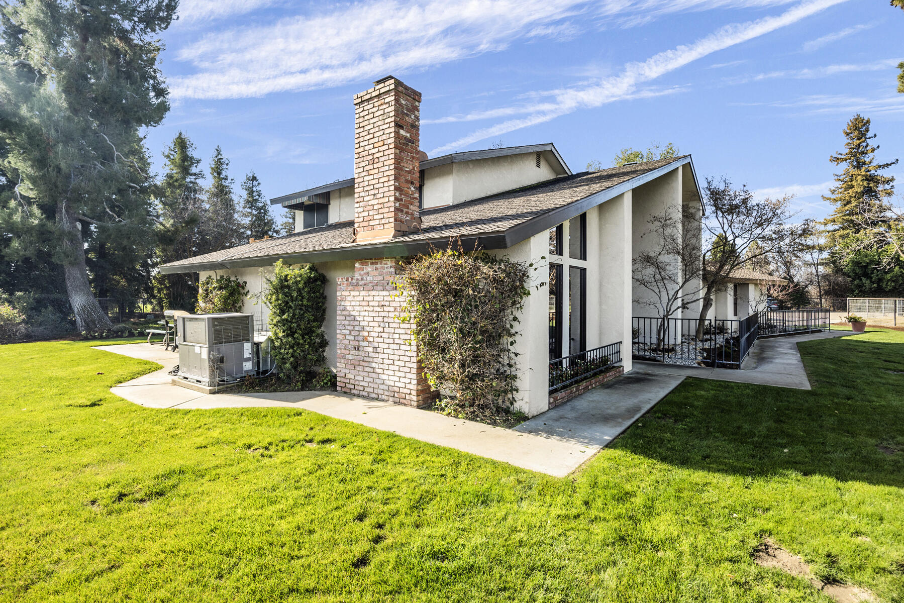 21487 Ave 332, Woodlake, CA 93286