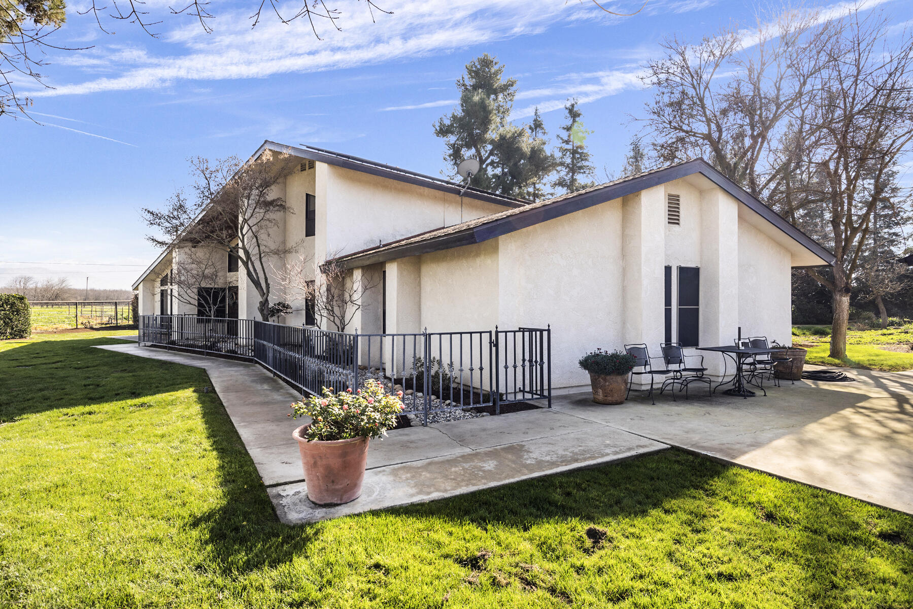 21487 Ave 332, Woodlake, CA 93286