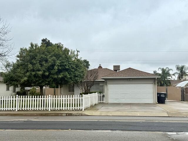2517 S Court St, Visalia, CA 93277
