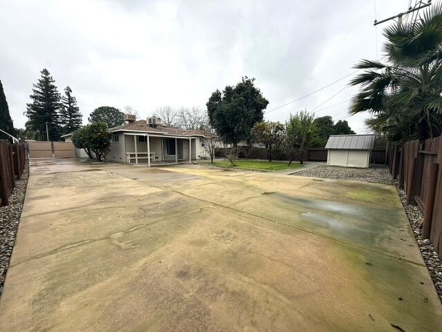 2517 S Court St, Visalia, CA 93277