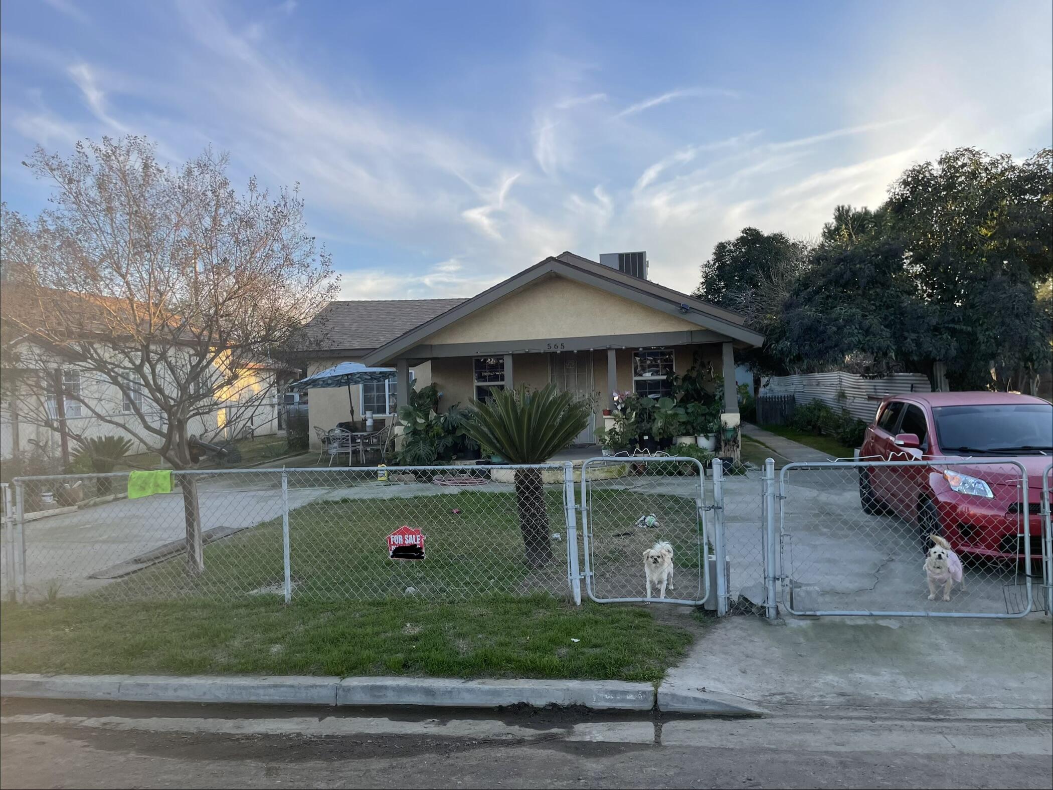 565 E E Joanne Ave, Pixley, CA 93256