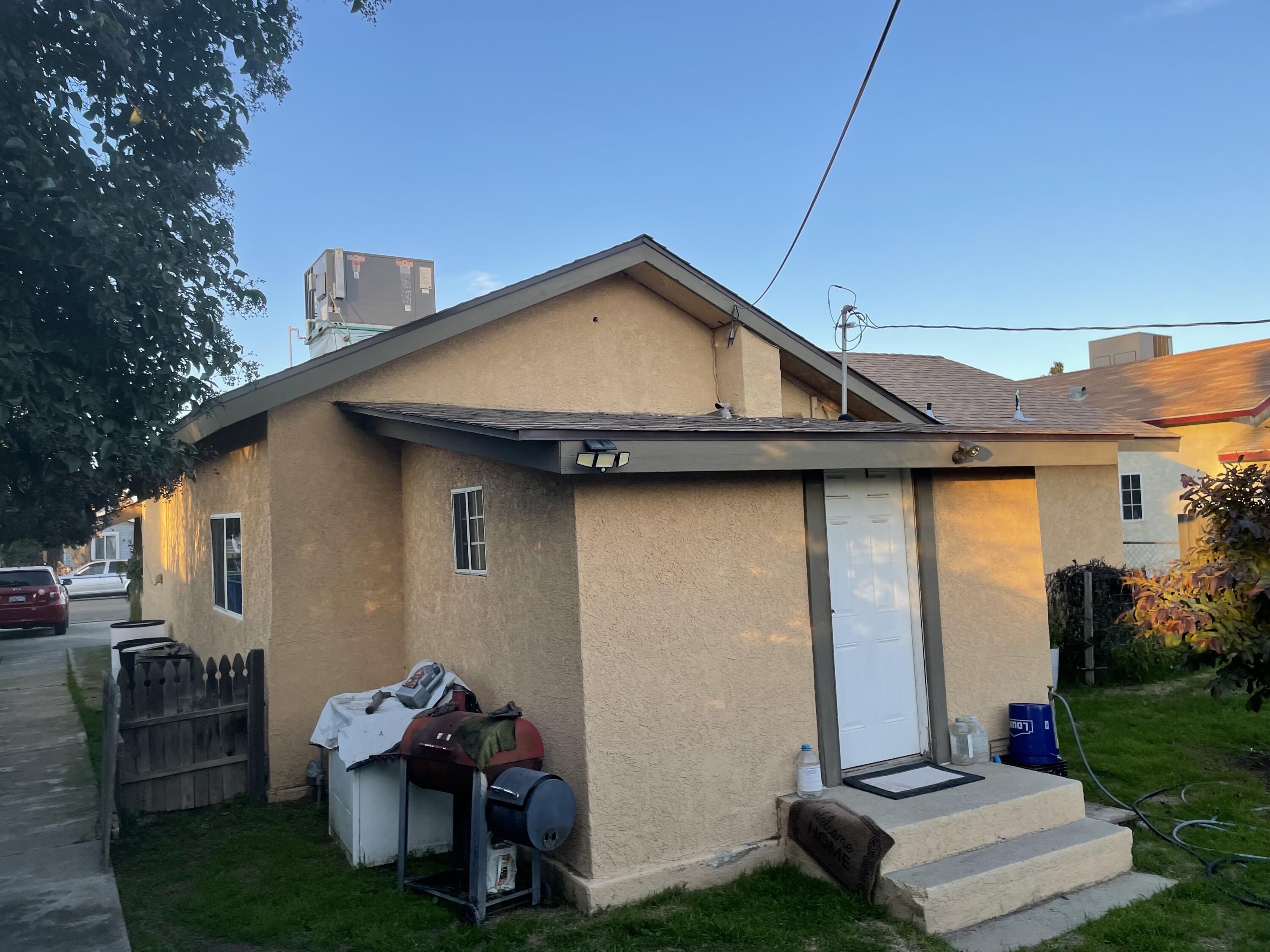 565 E E Joanne Ave, Pixley, CA 93256