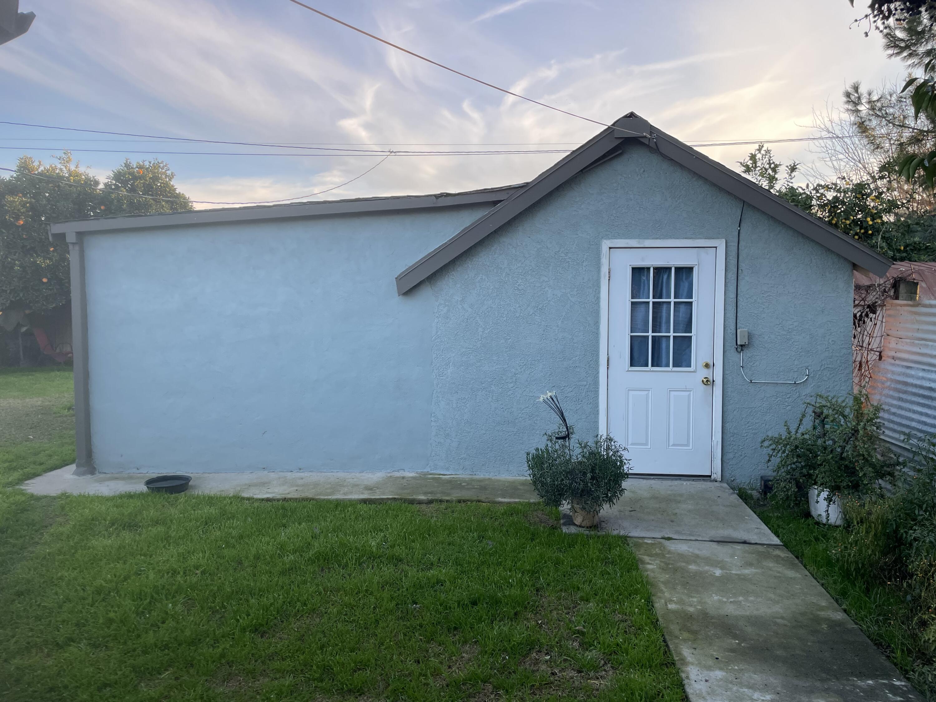 565 E E Joanne Ave, Pixley, CA 93256