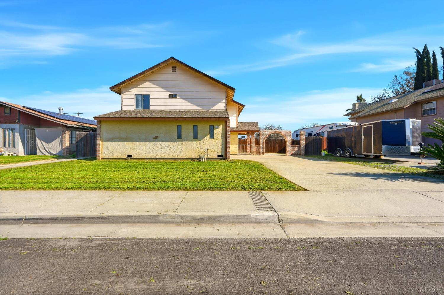 1939 Theresa Ave, Hanford, CA 93230