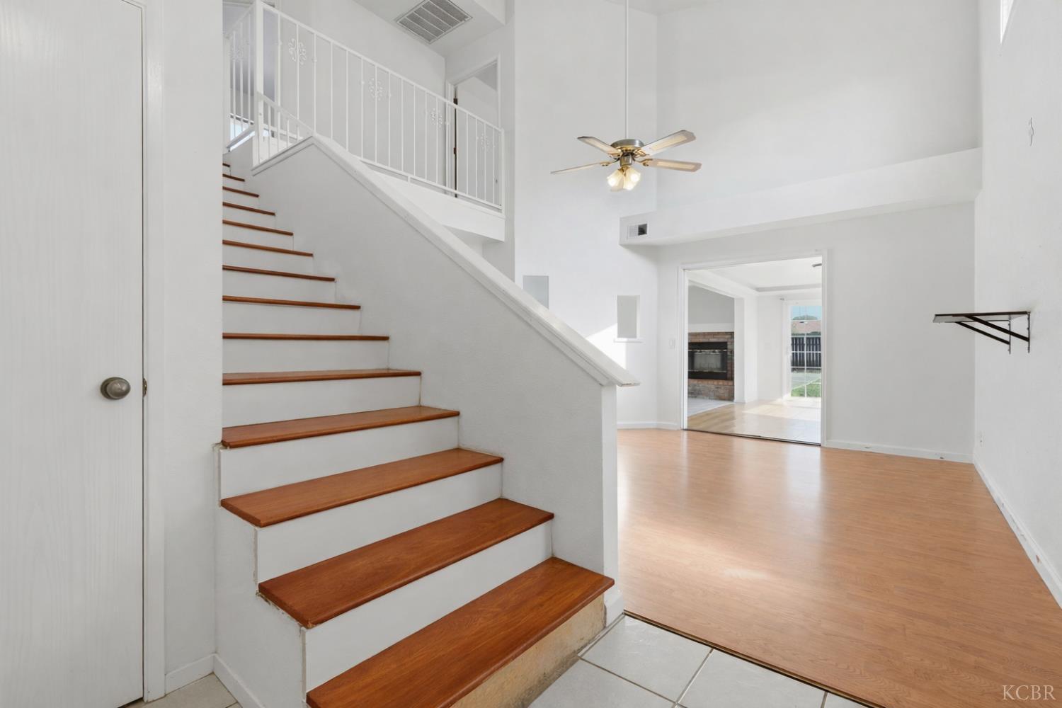 1939 Theresa Ave, Hanford, CA 93230