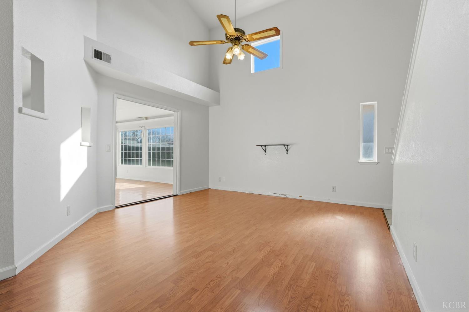 1939 Theresa Ave, Hanford, CA 93230