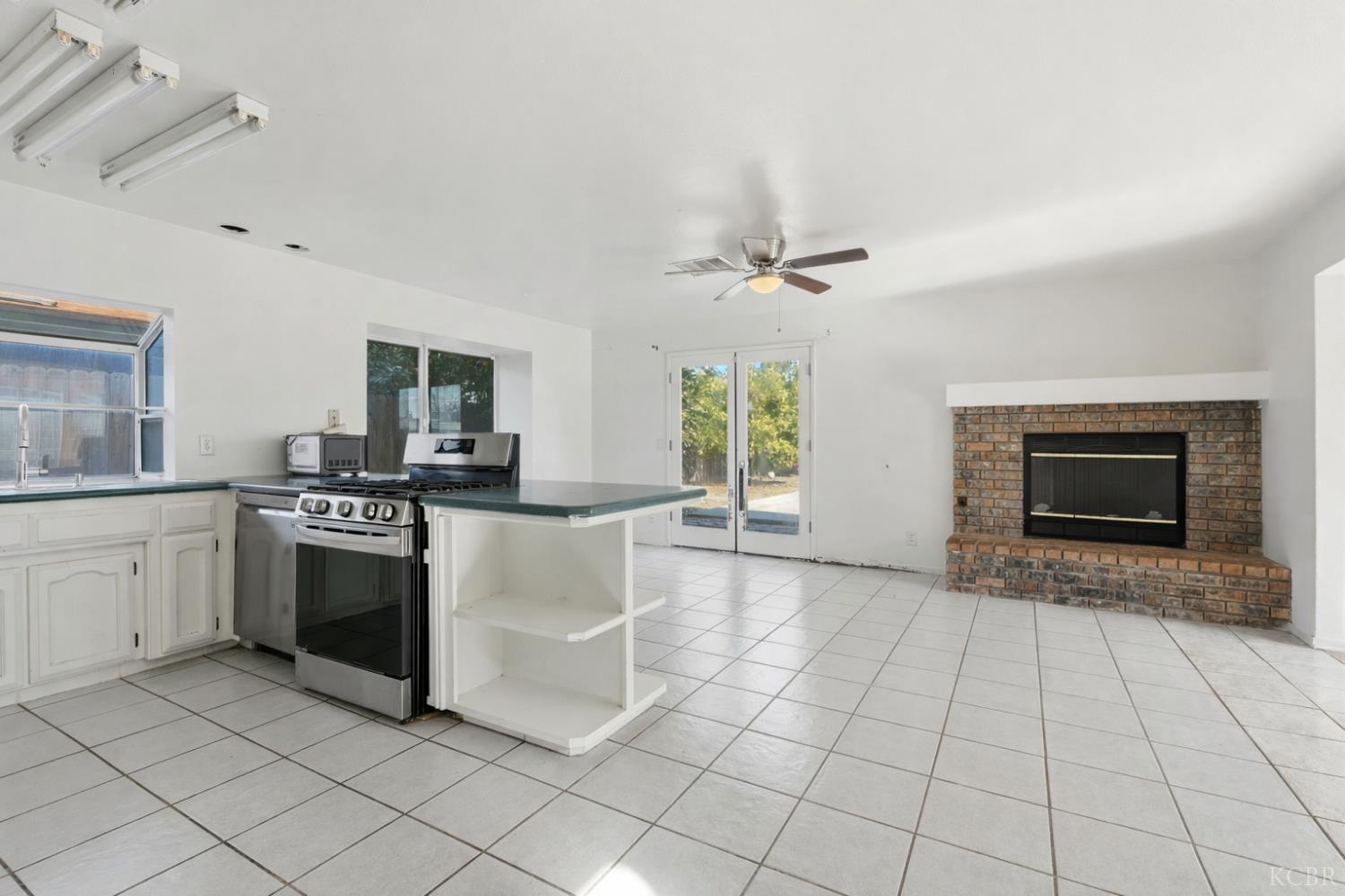 1939 Theresa Ave, Hanford, CA 93230