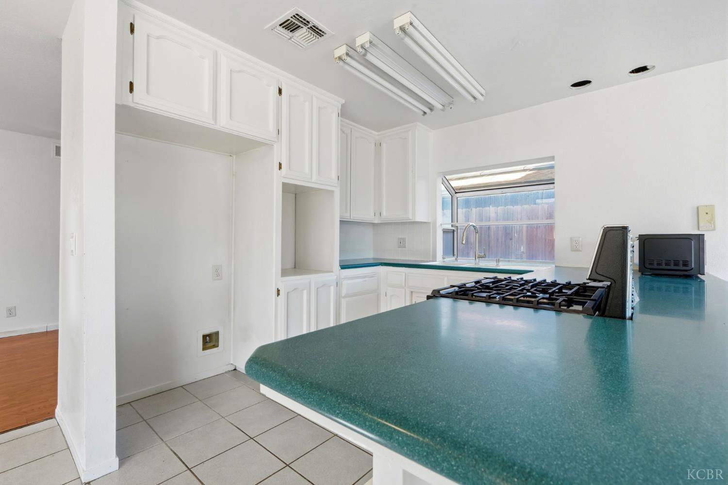 1939 Theresa Ave, Hanford, CA 93230