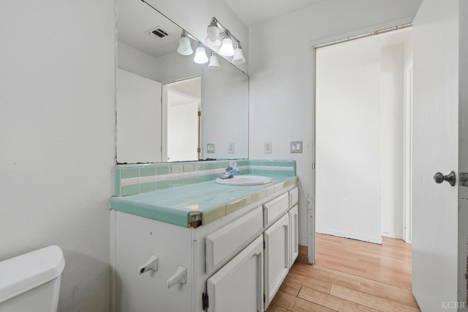 1939 Theresa Ave, Hanford, CA 93230