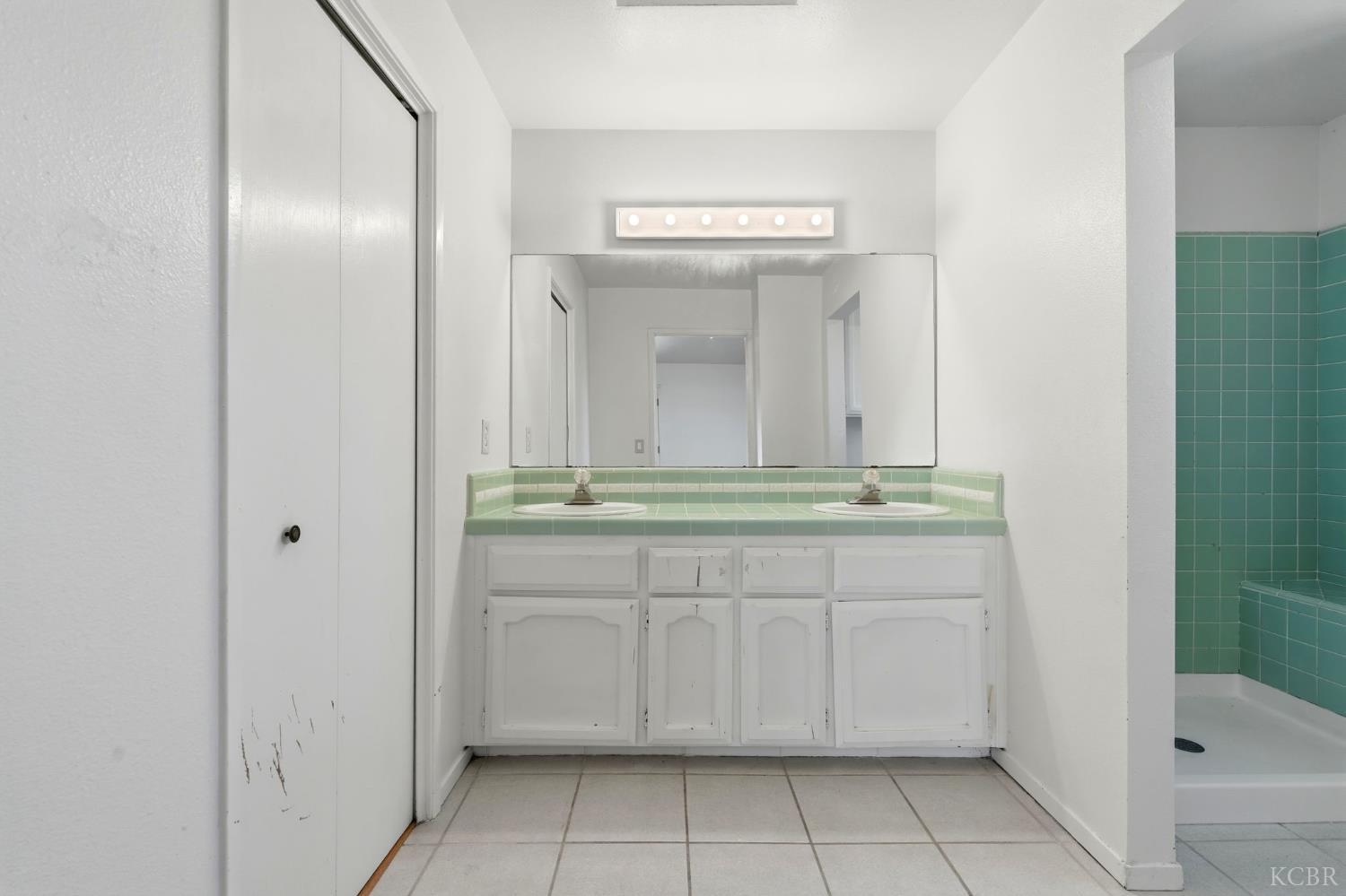 1939 Theresa Ave, Hanford, CA 93230