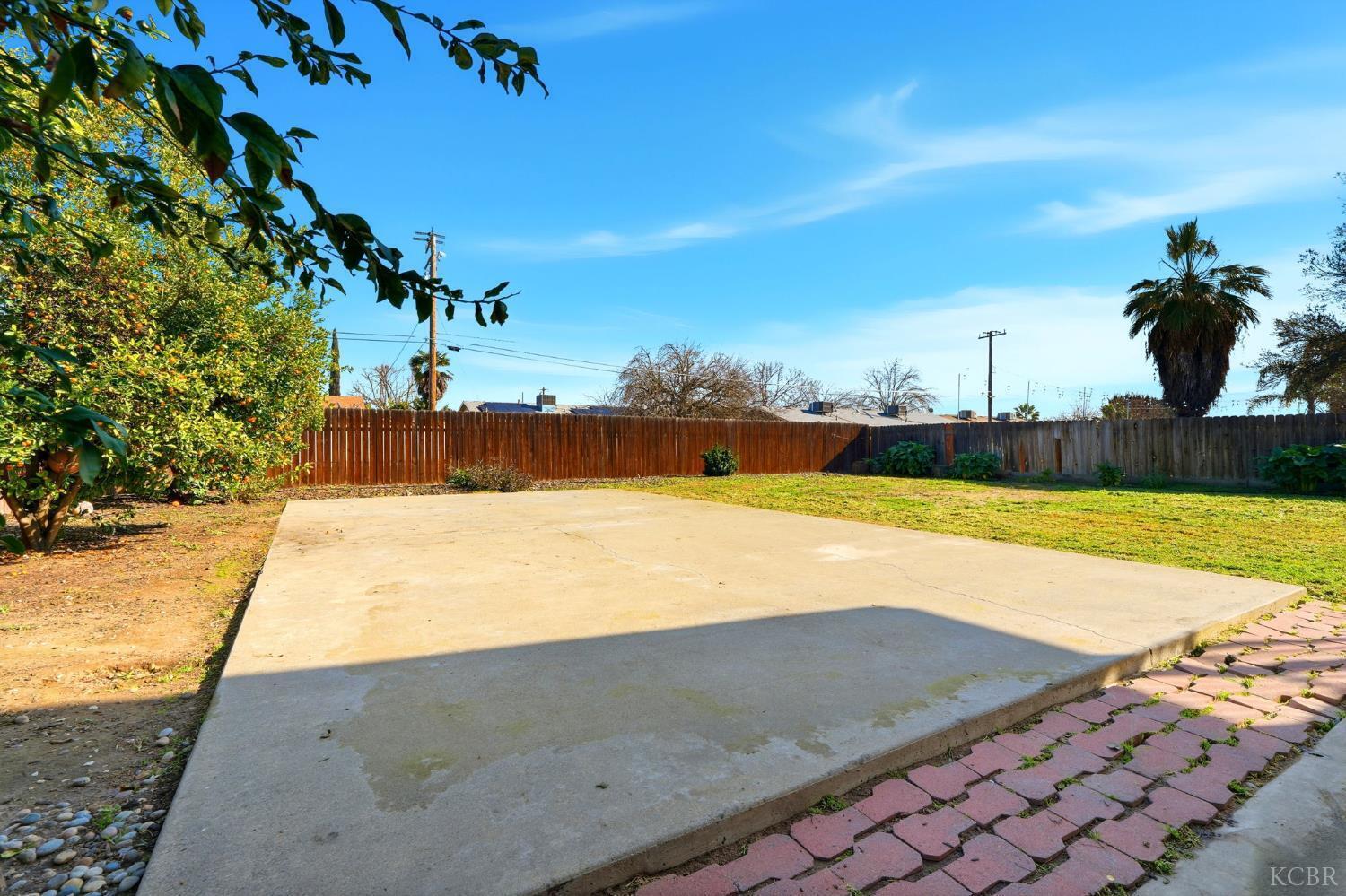 1939 Theresa Ave, Hanford, CA 93230