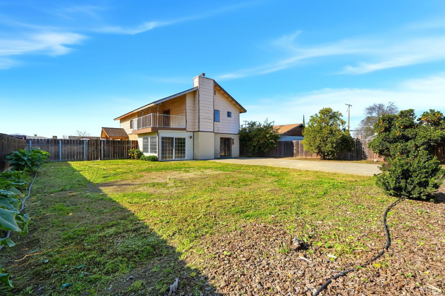 1939 Theresa Ave, Hanford, CA 93230