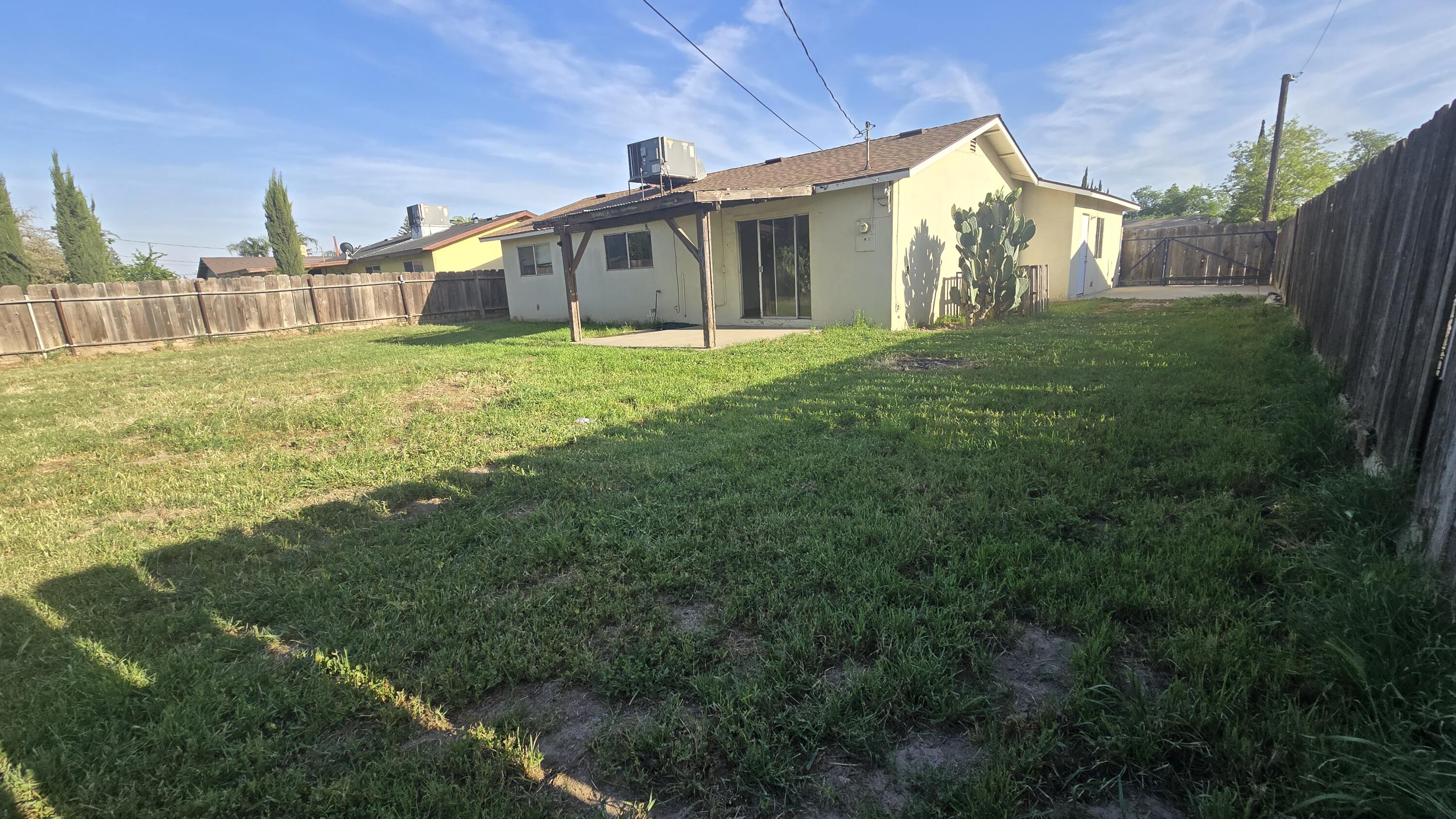 4222 W Dorothea Ave, Visalia, CA 93277