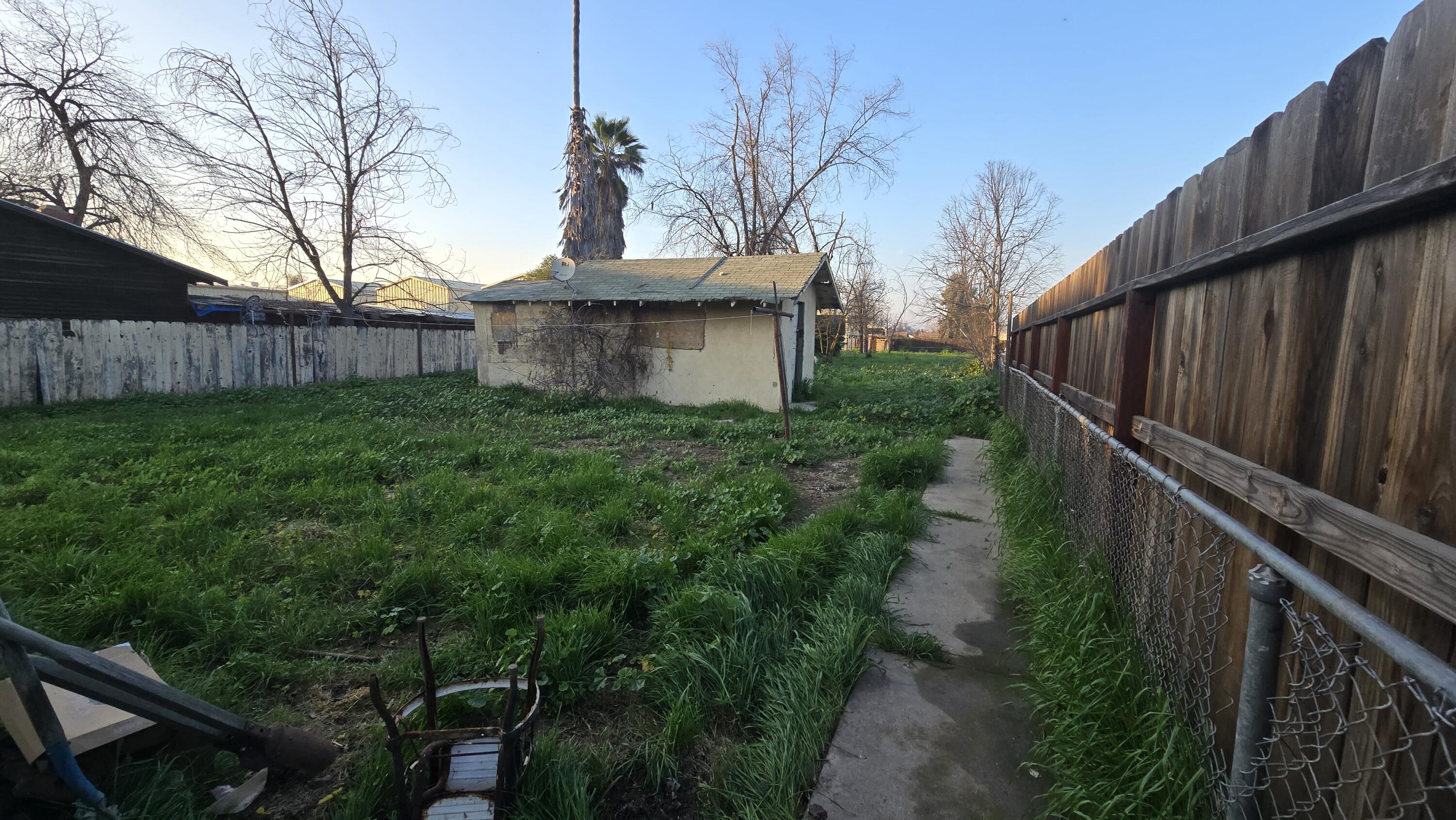 632 E Douglas Ave, Visalia, CA 93292