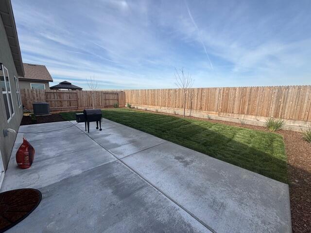 2948 Bay Hill Dr, Tulare, CA 93274