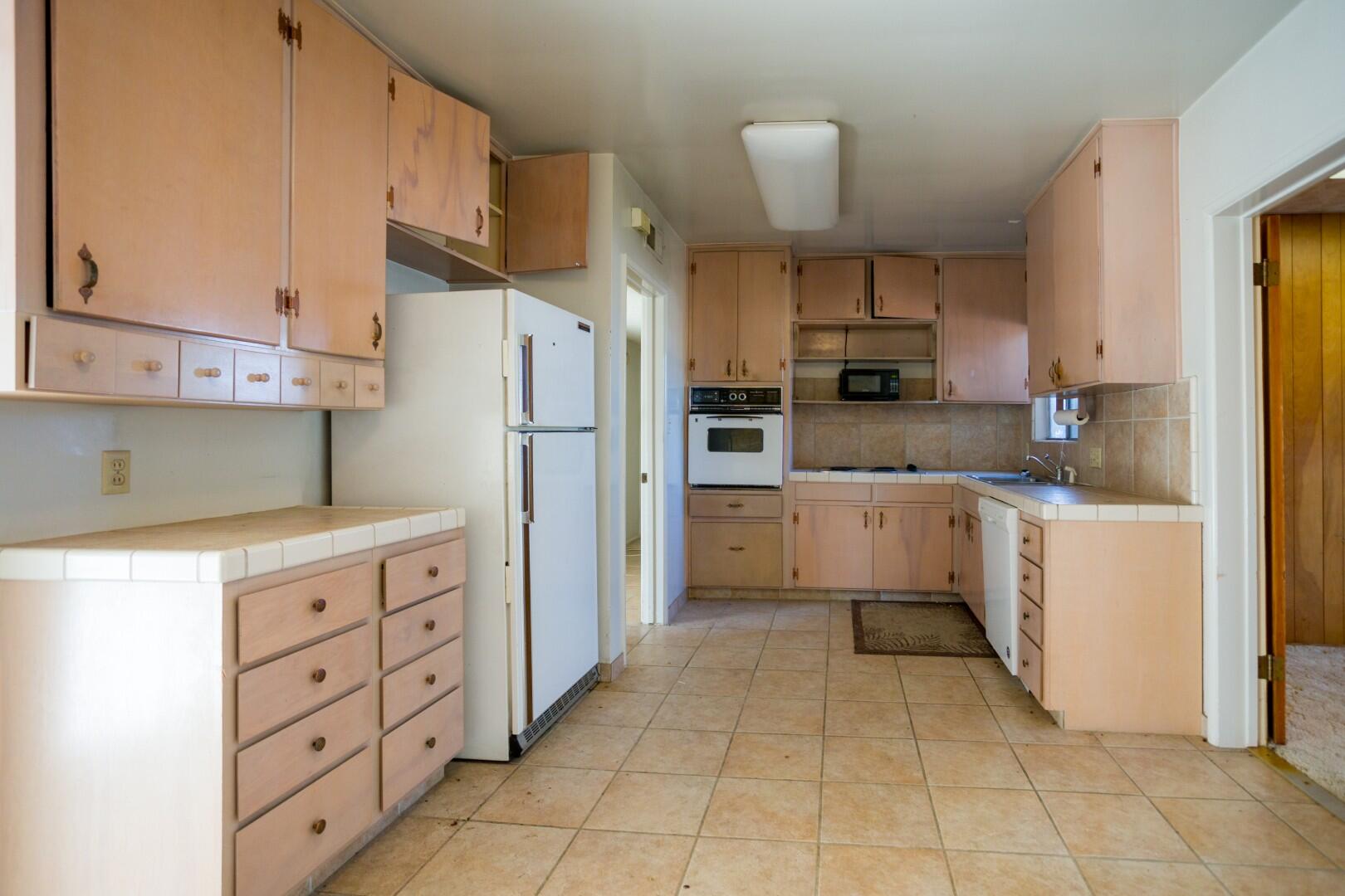 1047 Vandalia Ave, Porterville, CA 93257