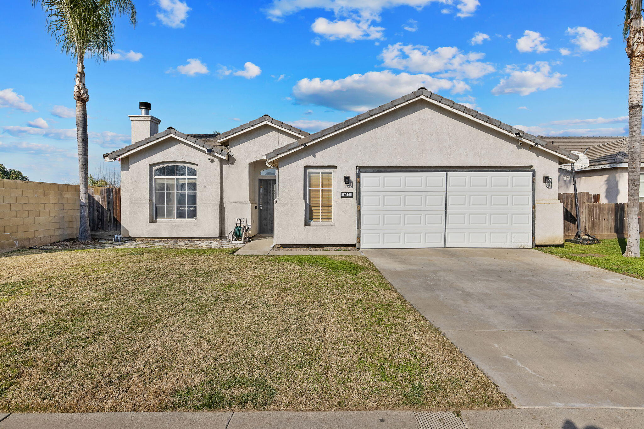 990 Northstar Dr, Hanford, CA 93230