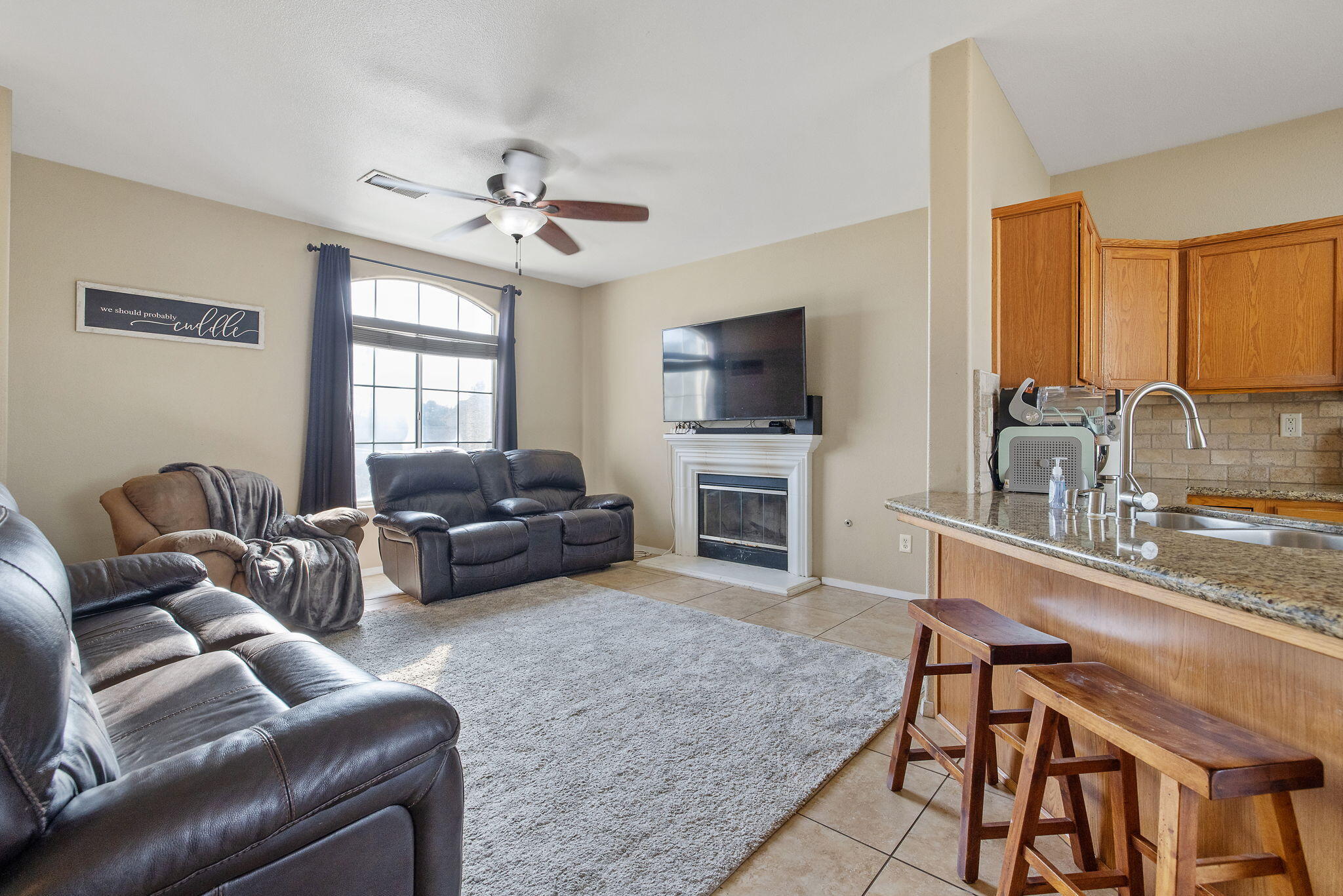 990 Northstar Dr, Hanford, CA 93230