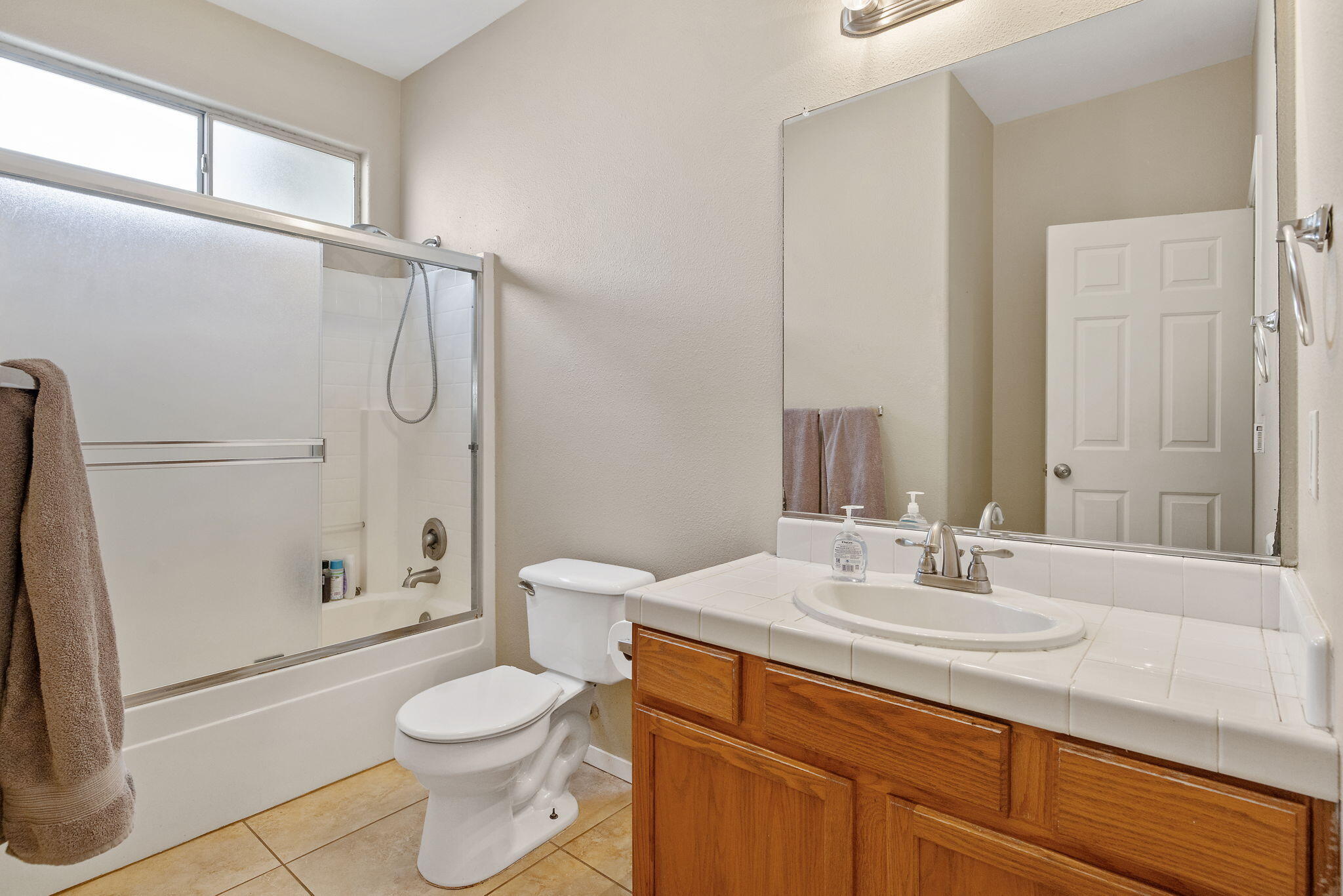 990 Northstar Dr, Hanford, CA 93230