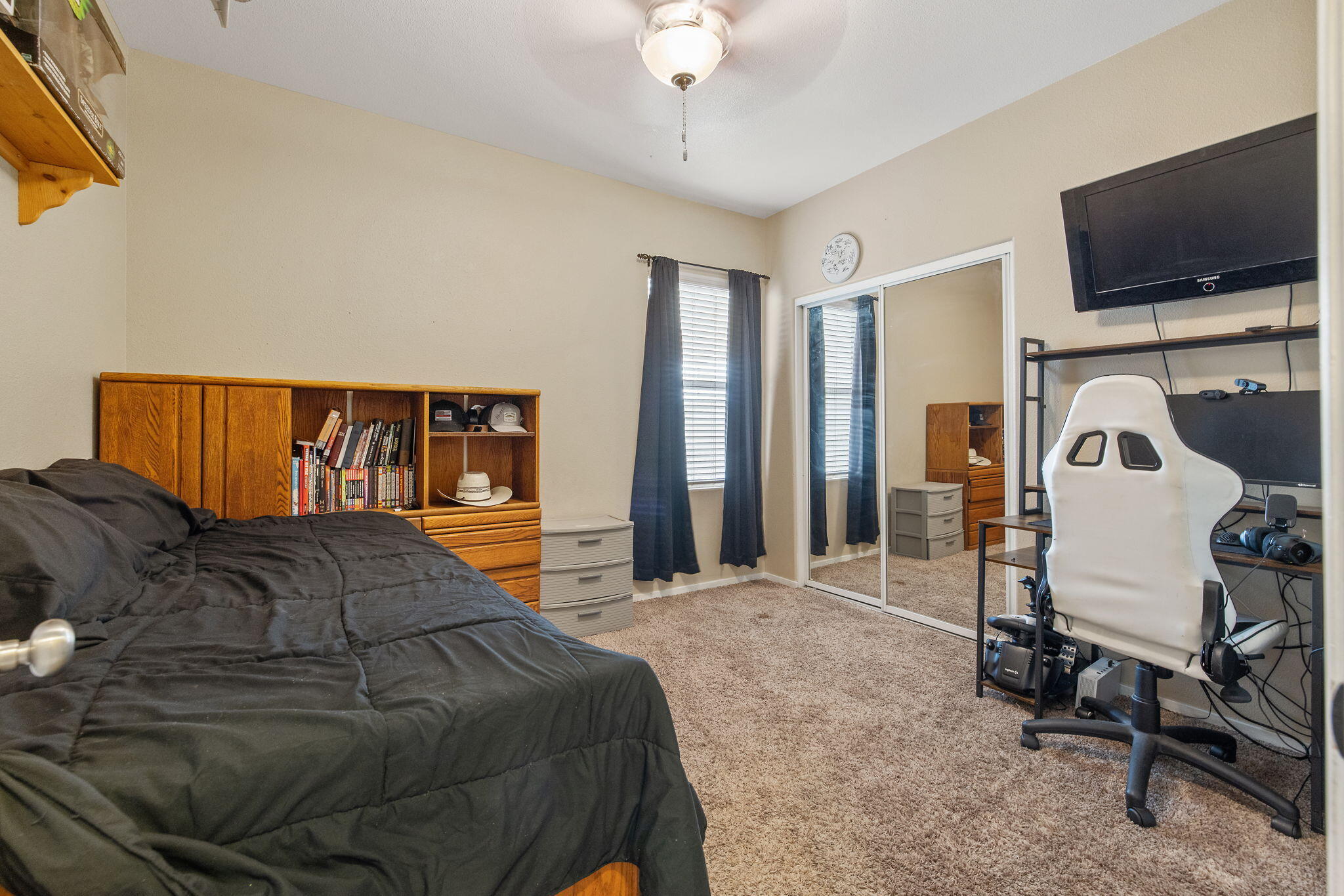 990 Northstar Dr, Hanford, CA 93230