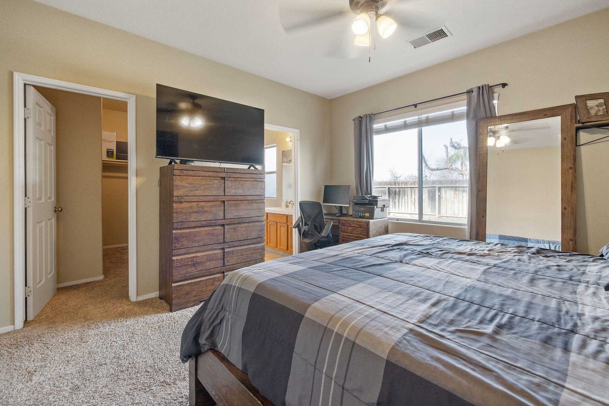 990 Northstar Dr, Hanford, CA 93230