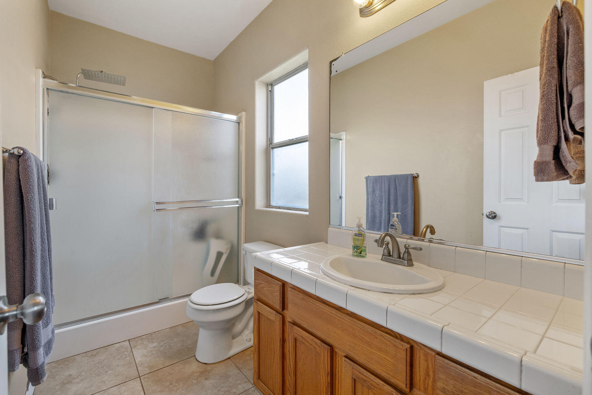 990 Northstar Dr, Hanford, CA 93230