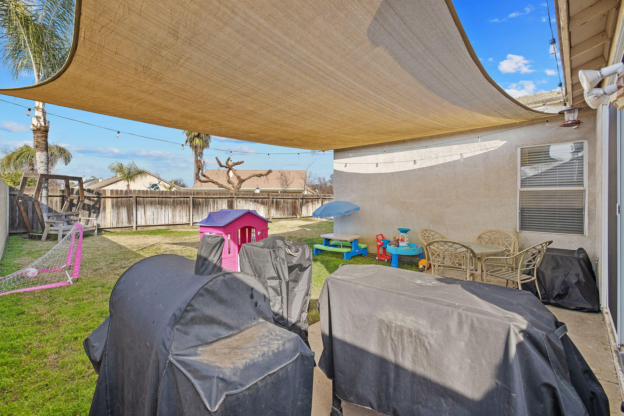 990 Northstar Dr, Hanford, CA 93230