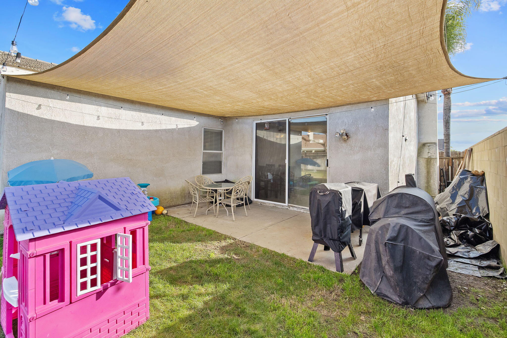 990 Northstar Dr, Hanford, CA 93230